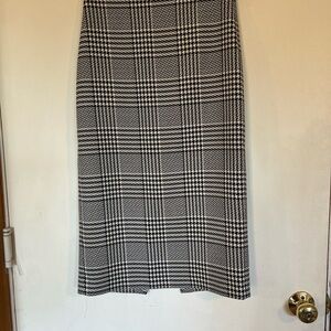 Zara XS Classic Black and White Houndstooth Midi Skirt